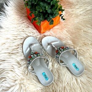 OKA-B LIGHT SILVER BEADS FLIP FLOPS SANDALS WOMEN SIZE S/5.5